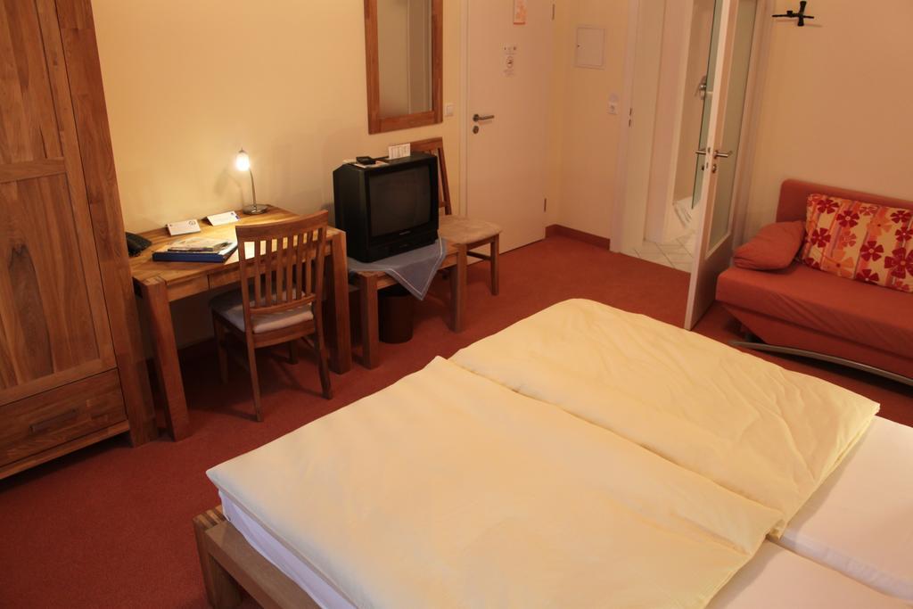 Hotel-Gasthof Die Post Brennerei Frankenhoehe Schillingsfürst Quarto foto