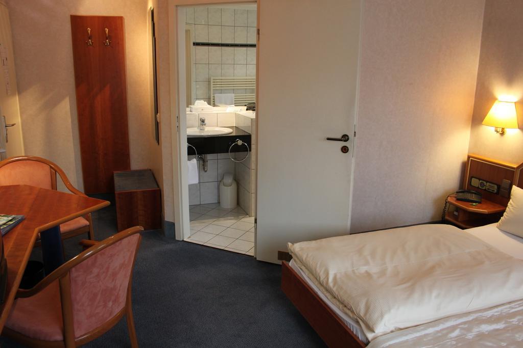Hotel-Gasthof Die Post Brennerei Frankenhoehe Schillingsfürst Quarto foto