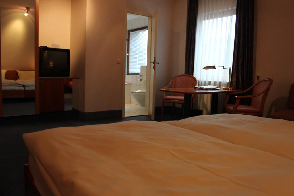 Hotel-Gasthof Die Post Brennerei Frankenhoehe Schillingsfürst Quarto foto