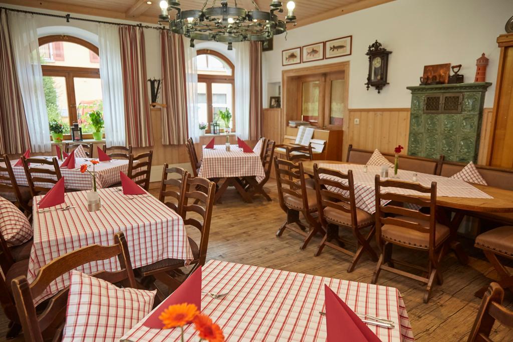 Hotel-Gasthof Die Post Brennerei Frankenhoehe Schillingsfürst Exterior foto